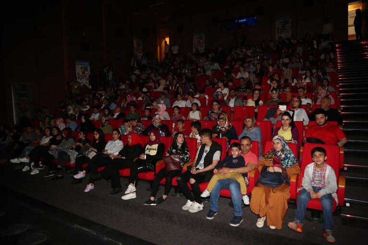 14. Liselerarası Tiyatro Şenliği Başladı