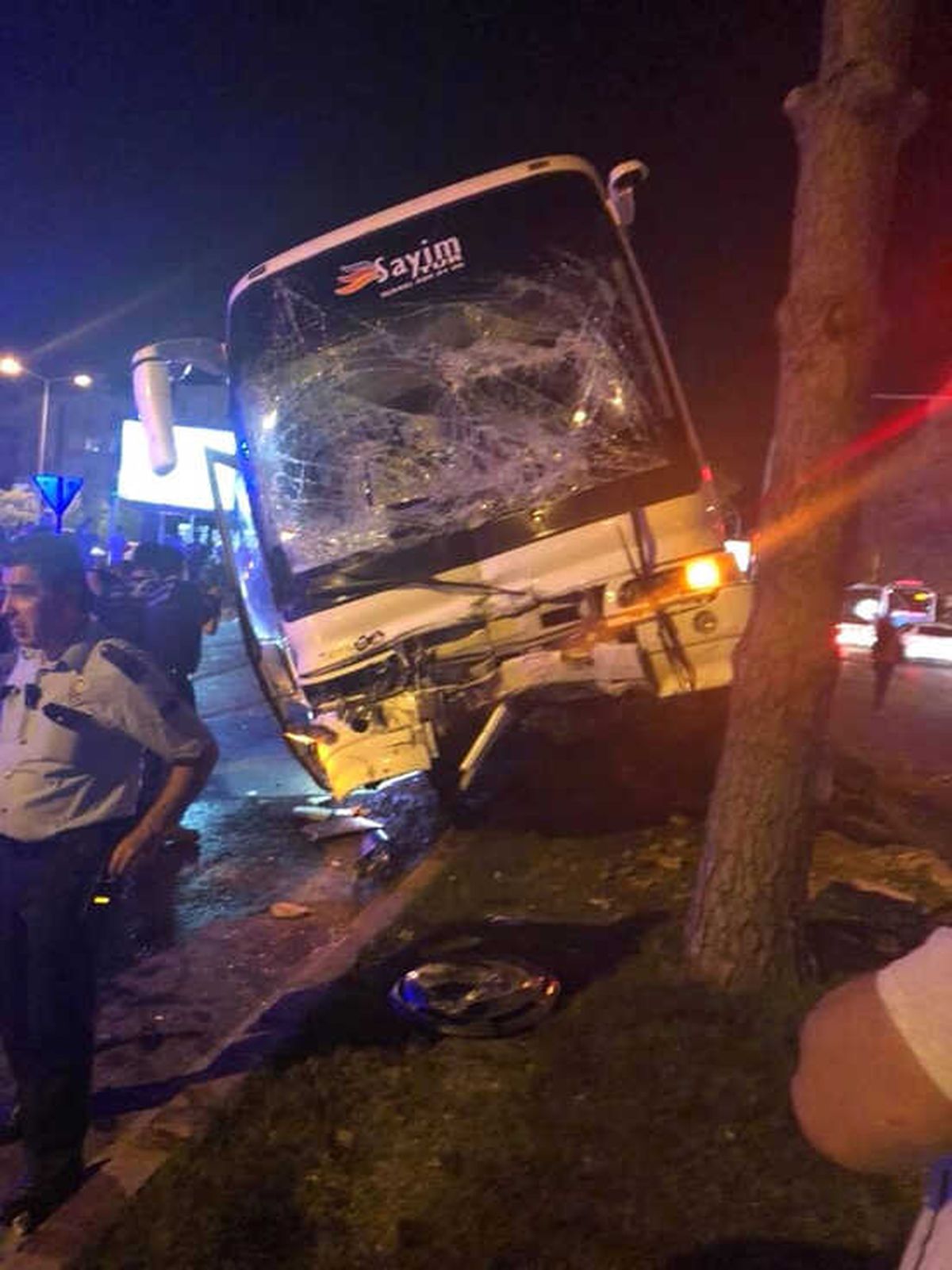 Antalya\'da 3 Aracın Çarpıştığı Kazada Ortalık Savaş Alanına Döndü: 7 Yaralı