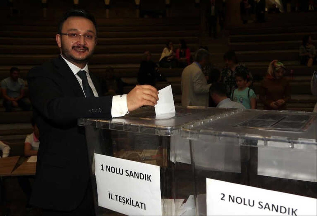 Belediye Başkanı Seçen, Temayül Yoklamasına Oyunu Kullandı