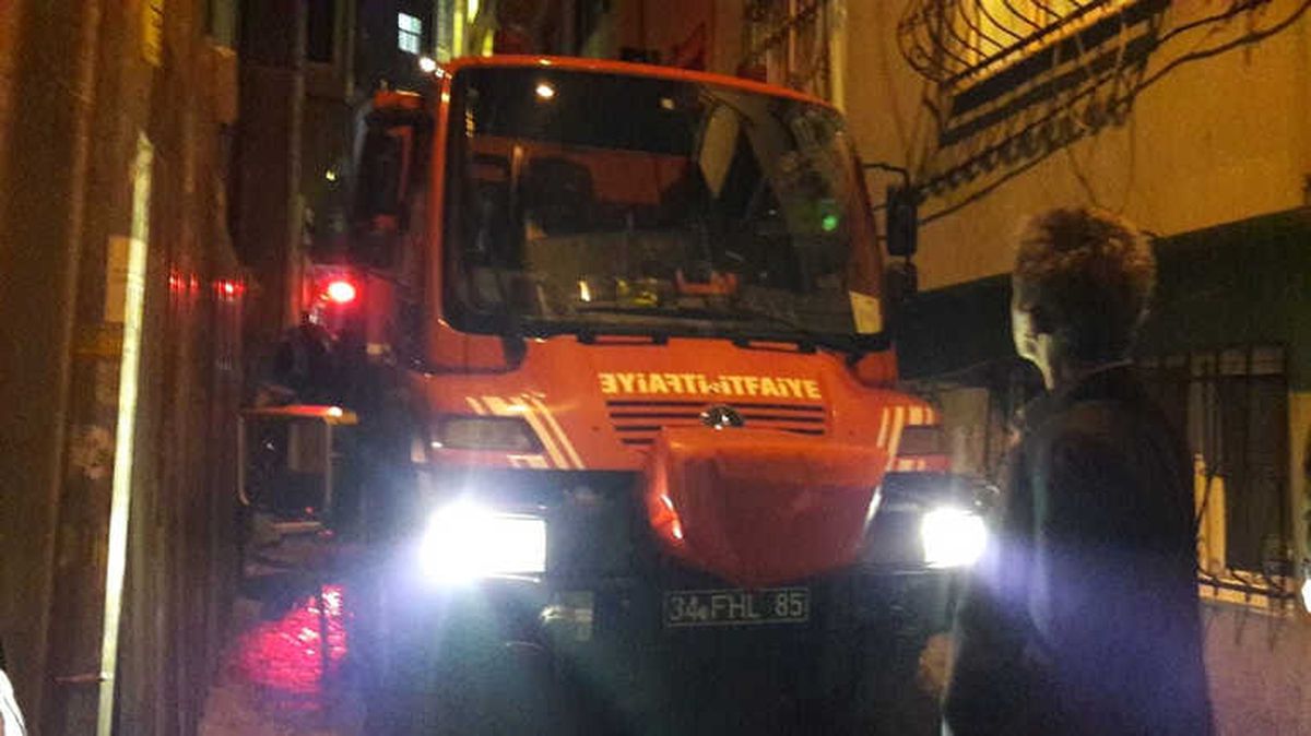 Beyoğlu\'nda Yangın Paniği
