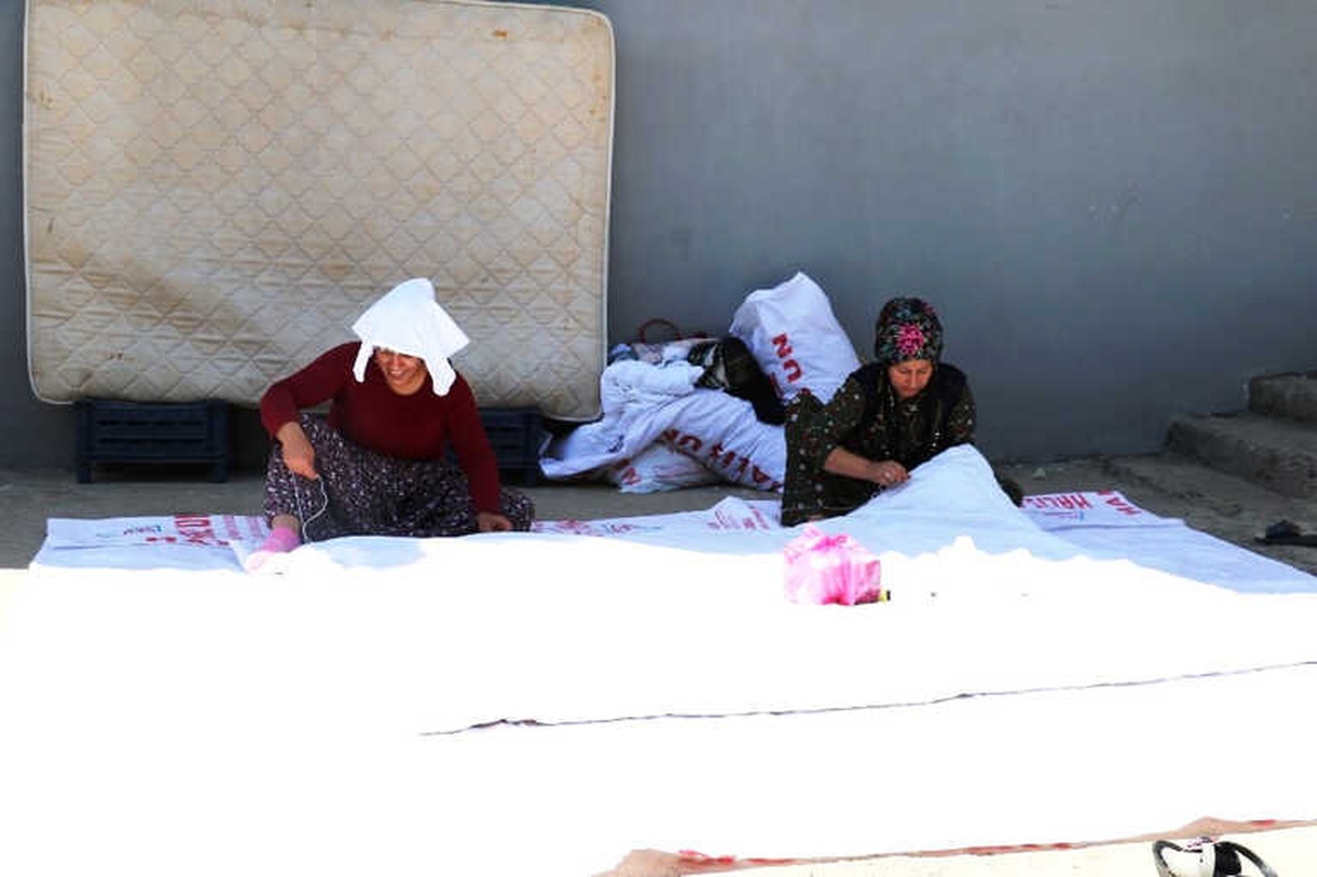 Boş Oturmayı Sevmeyen Eltiler Avlularını Üretim Yerine Dönüştürdü