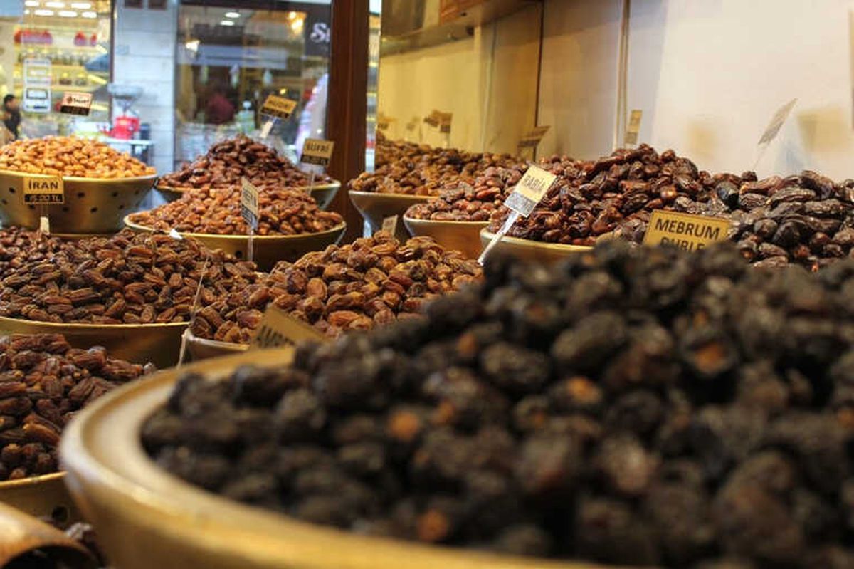 Çeşit Çeşit Hurmalar Tezgahları Süslüyor