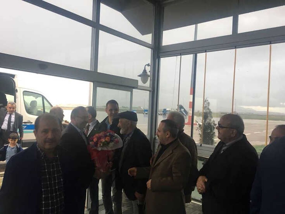 Deligöz\'e Sürpriz Karşılama