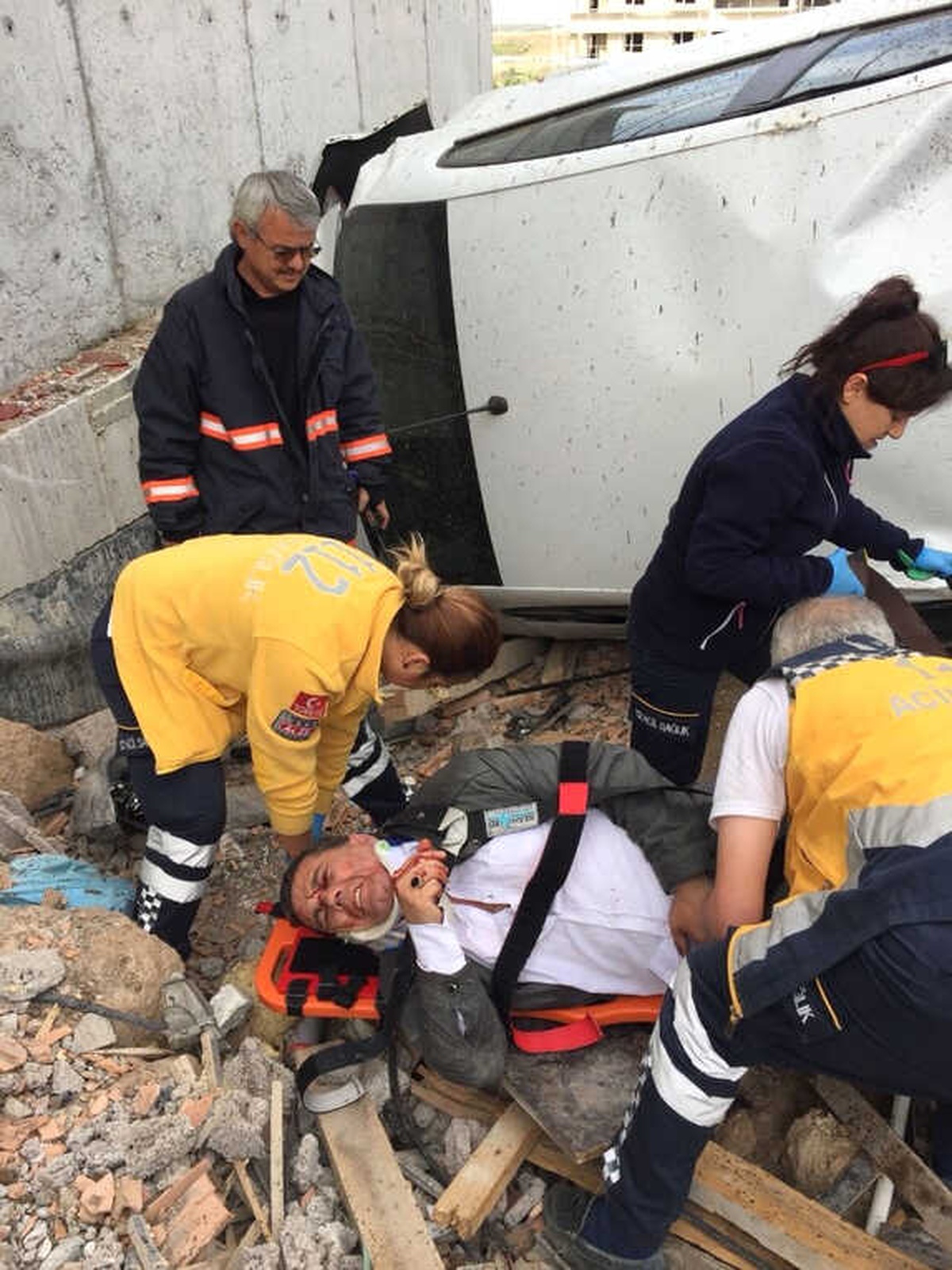 Direksiyon Hakimiyeti Kaybolan Otomobil Şarampole Yuvarlandı: 1 Yaralı