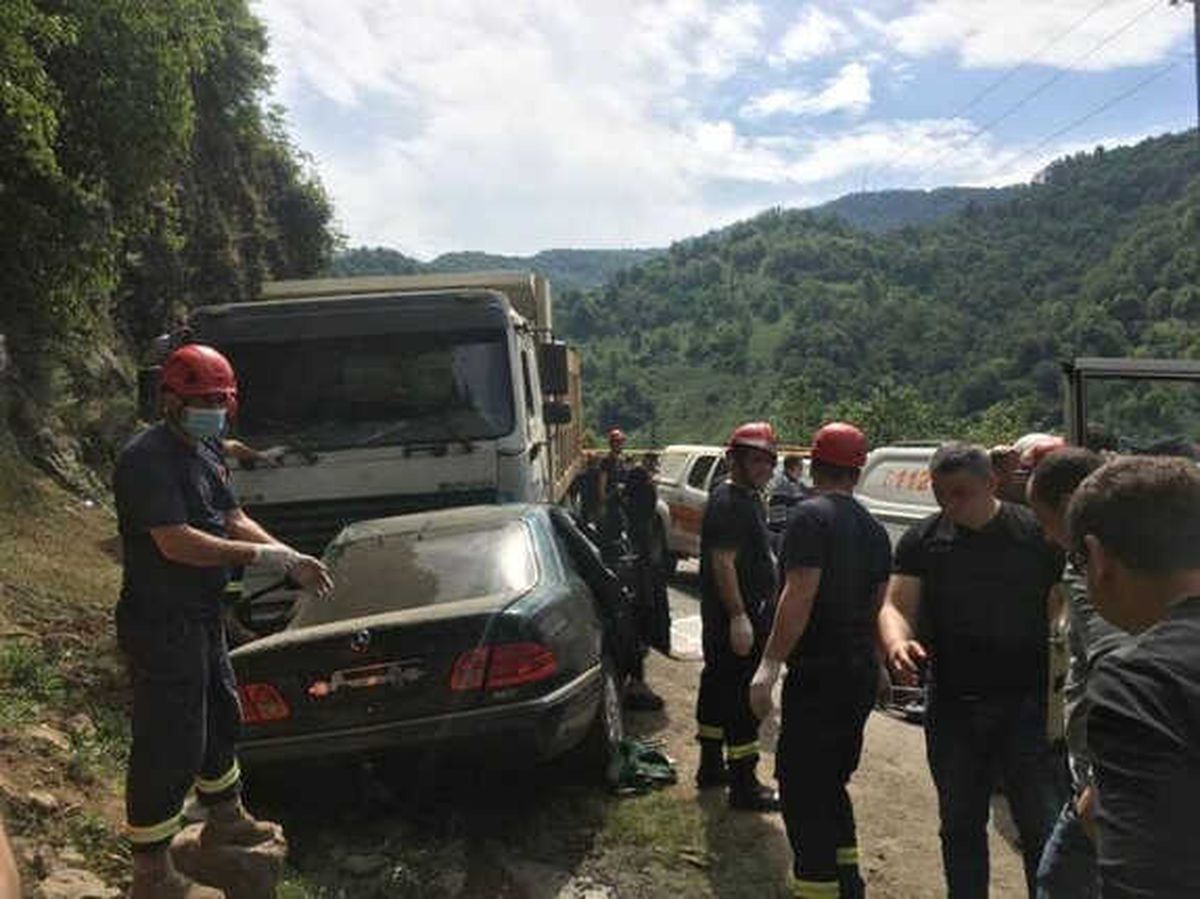 Gürcistan\'da Trafik Kazası: 5 Ölü