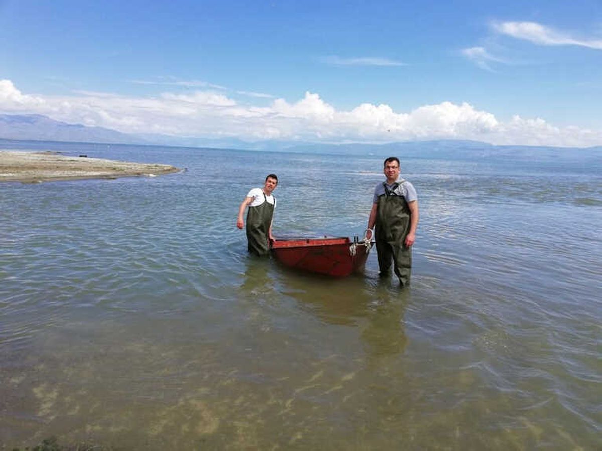 Jandarma, Kaçak Avcılıkta Kullanılan Tekneleri Yüzerek Karaya Çekti
