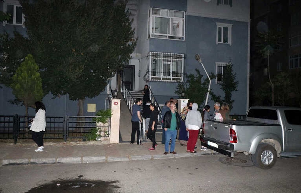 Kartal\'da Bina Yangını, 8 Kişi Hastanelik Oldu