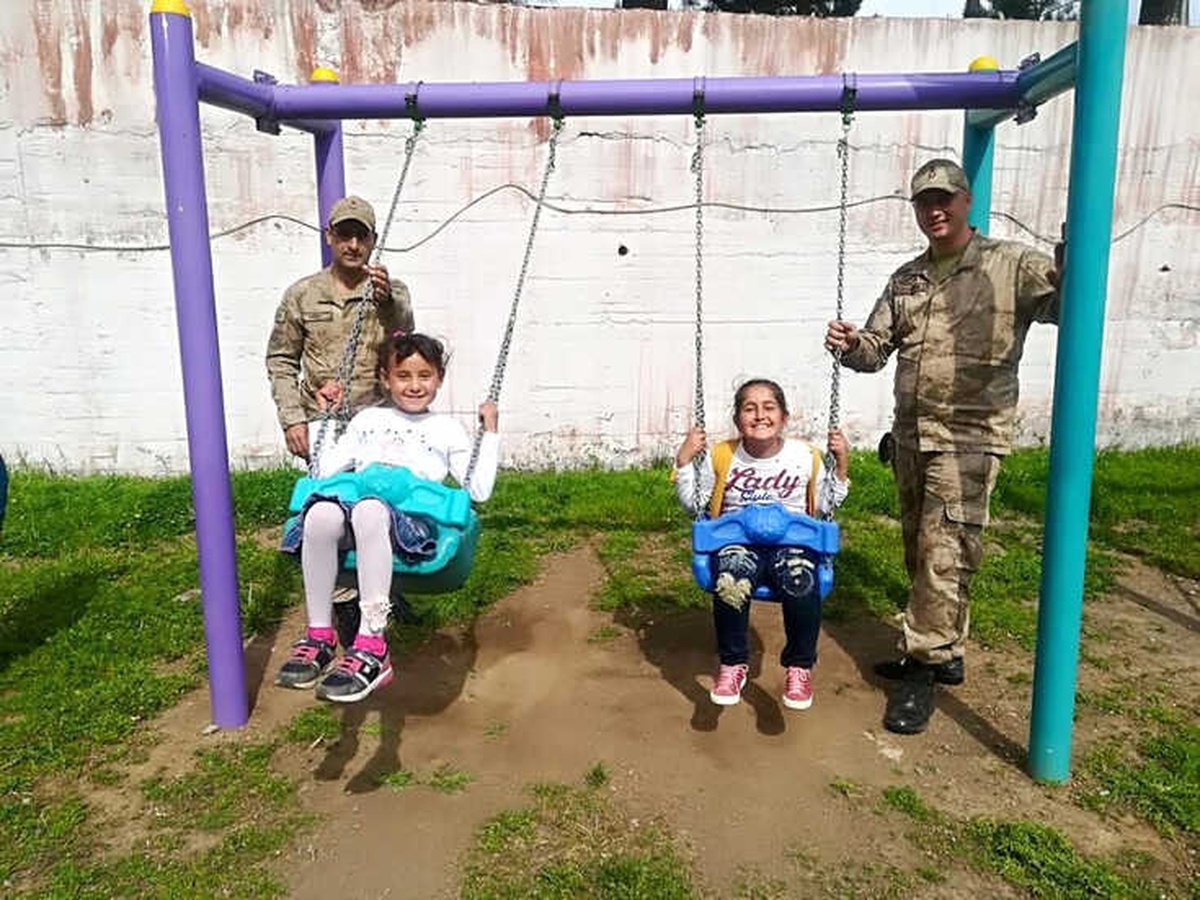 Köy Öğrencilerinden Jandarmaya Ziyaret