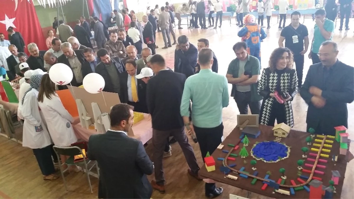 Kulu\'da Öğrenciler Tübitak Fuarında Projelerini Sergiledi