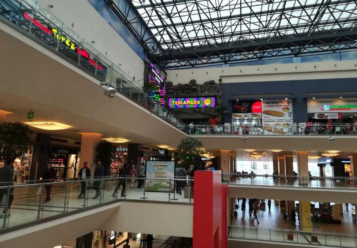 Lunaparkta Trene Sıkışan Çocuğun Ayağı Koptu