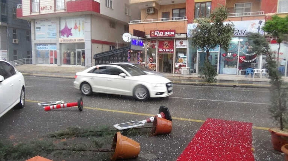 Meteorolojinin Uyardığı Mardin\'de Dolu Yağdı