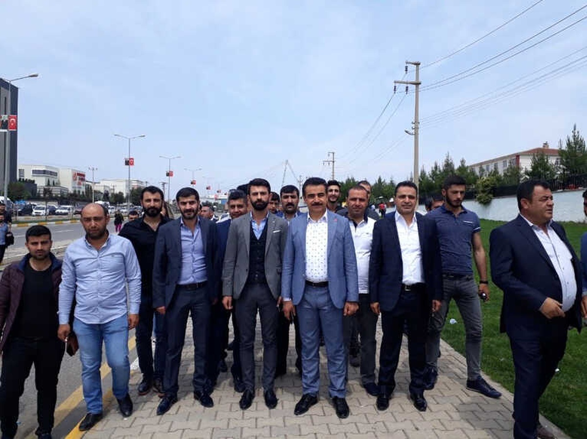 Özateş, Gençlerle Temayül Yoklamasına Katıldı