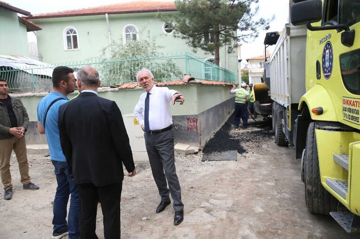 Saraçoğlu, Sıcak Asfalt Çalışmalarını İnceledi