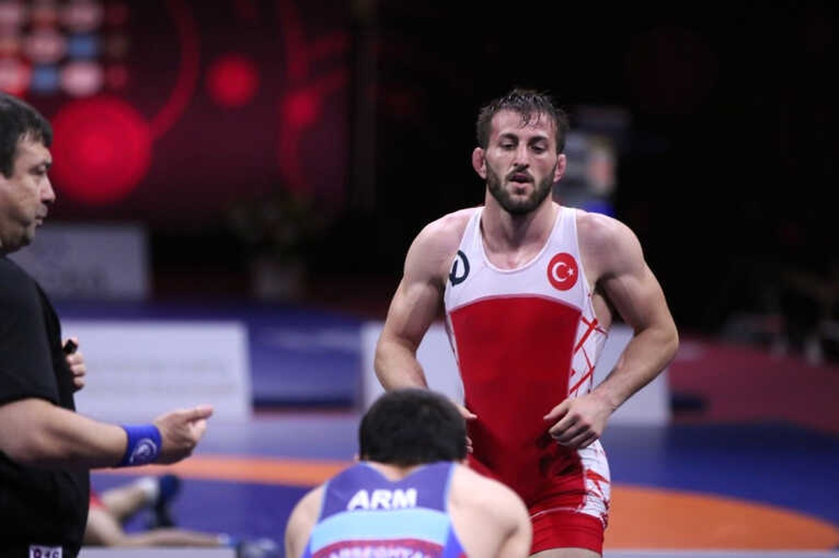 Serbest Güreşçiler, Minderde Fırtına Gibi Esiyor