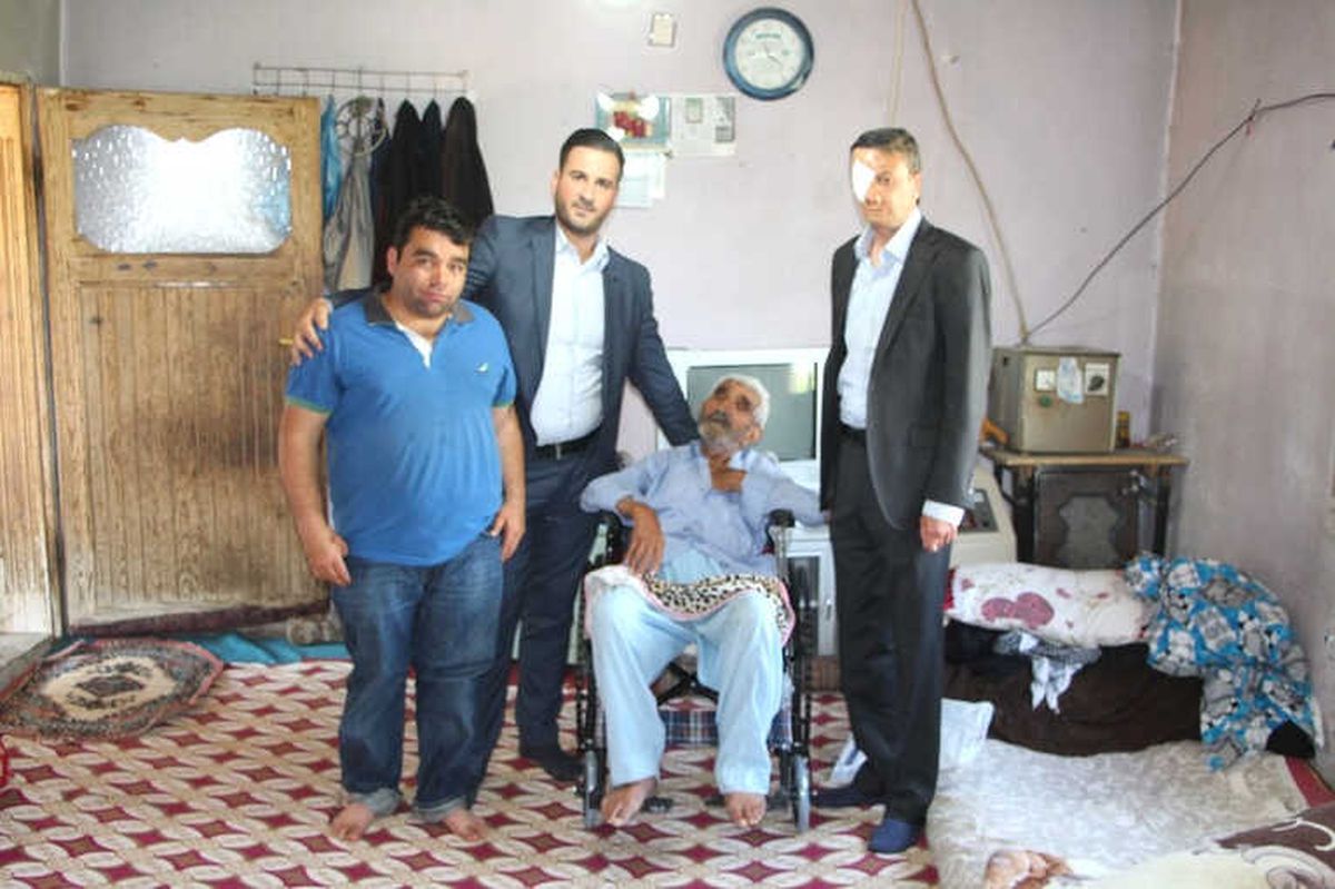 Silopi\'de 80 Yaşındaki Yaşlı Adamın Tekerlekli Sandalye Sevinci