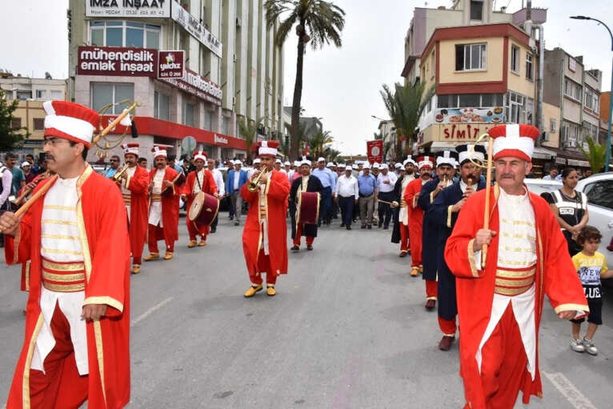 Tarsuslular Mehteran Takımının Gösterisi ile Coştu