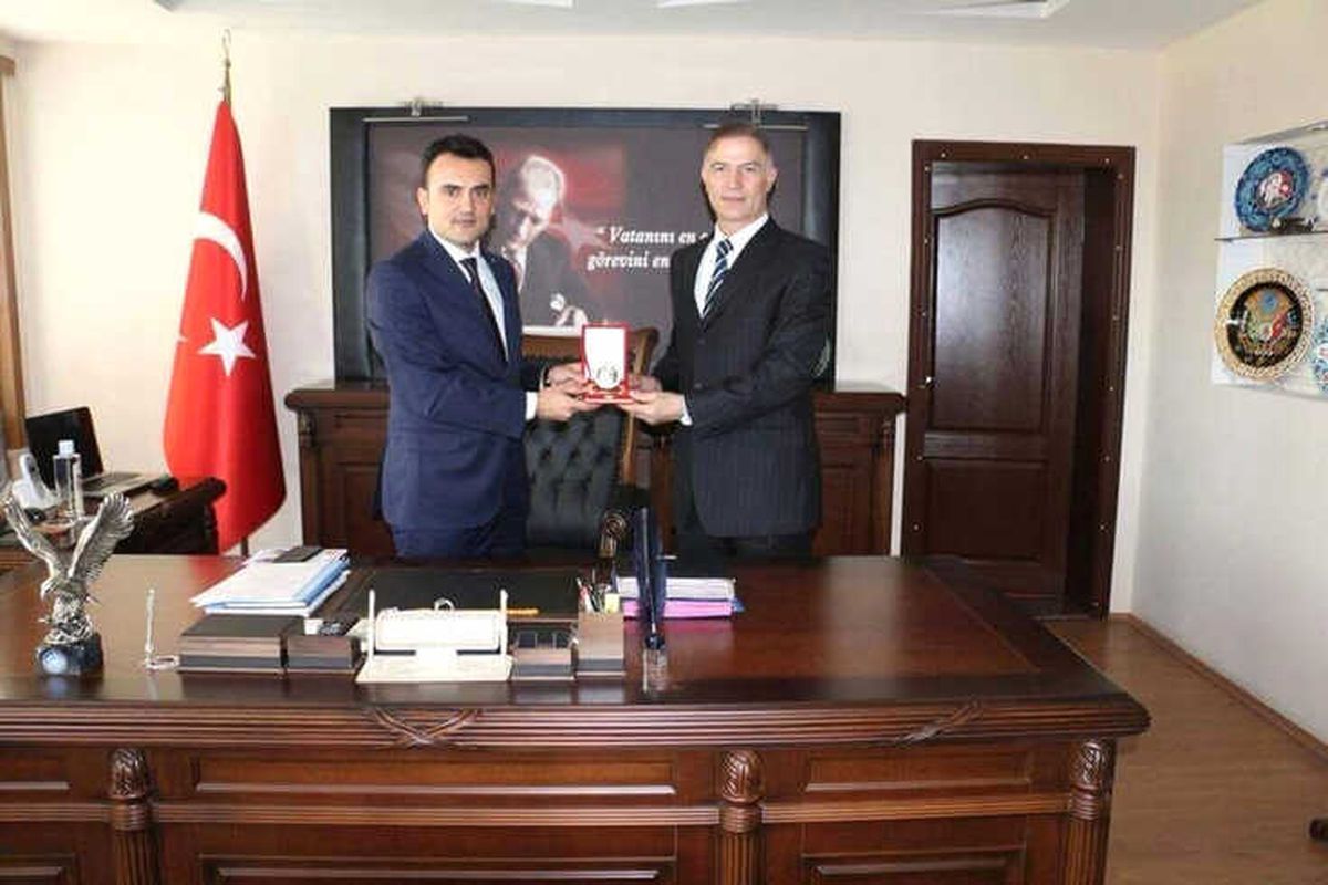 TSK Mehmetçik Vakfı\'ndan Altıntaş Kaymakamlığı\'na Plaket