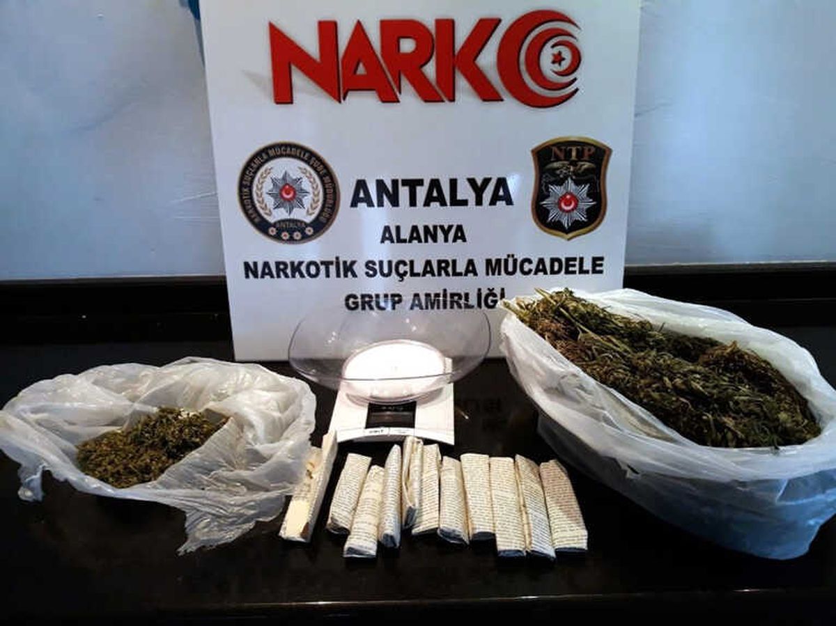 Alanya\'da Uyuşturucu Operasyonu: 2 Gözaltı