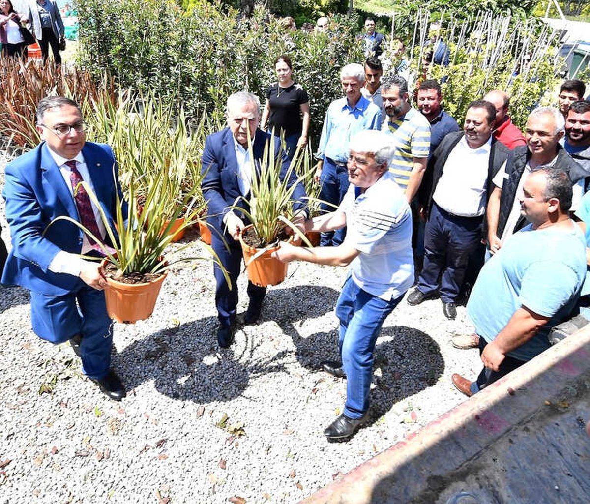 Bayındır\'dan Hollanda\'ya Çiçek