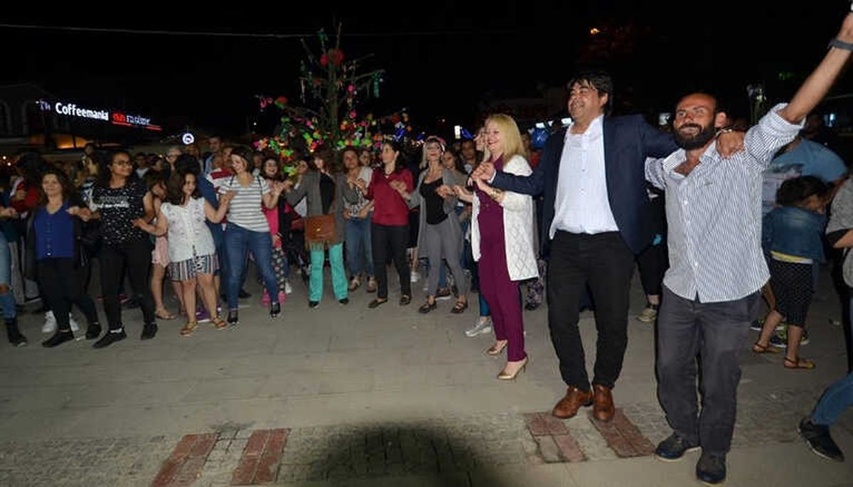 Foça\'da Hıdırellez Coşkusu