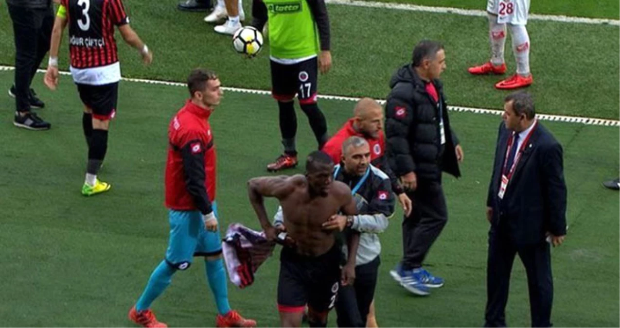 Gençlerbirliği\'nde Takım Arkadaşıyla Tartışan Pogba Sahayı Terk Etti