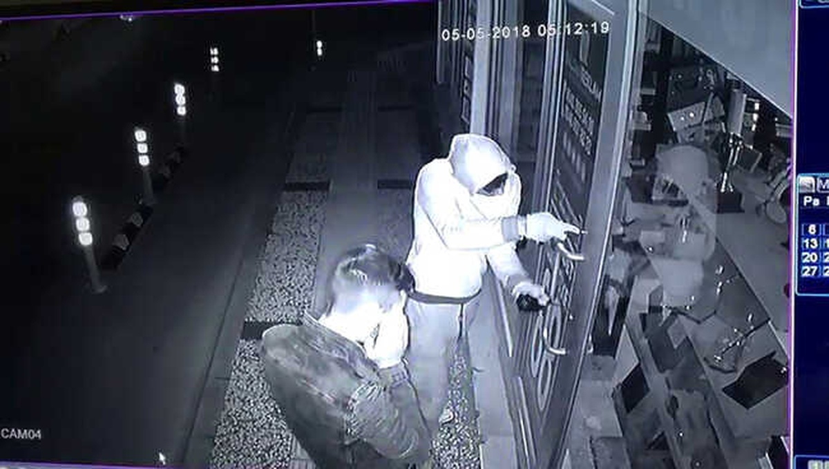 Hırsızlar Güvenlik Kameralarına Yakalandı