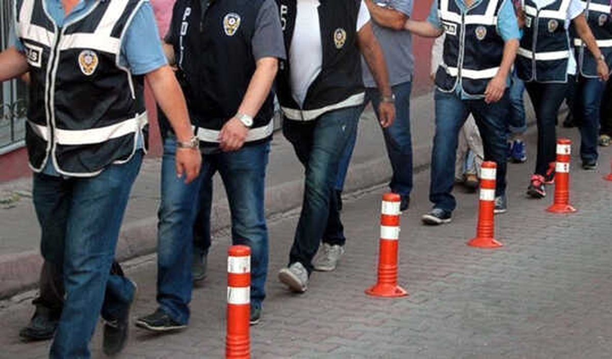 İzmir\'de Fetö\'nün Hücre Evlerine Operasyon