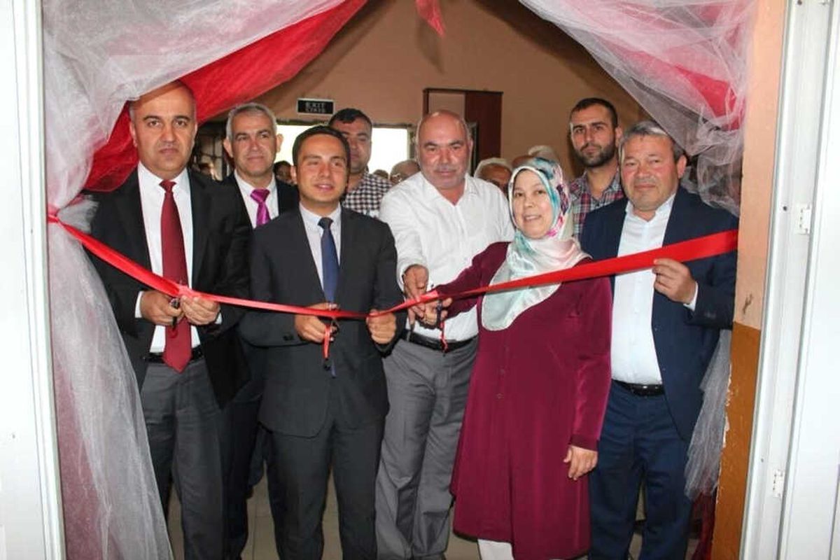 Karaisalı Halk Eğitimi Merkezi\'nde Yıl Sonu Sergisi Açıldı