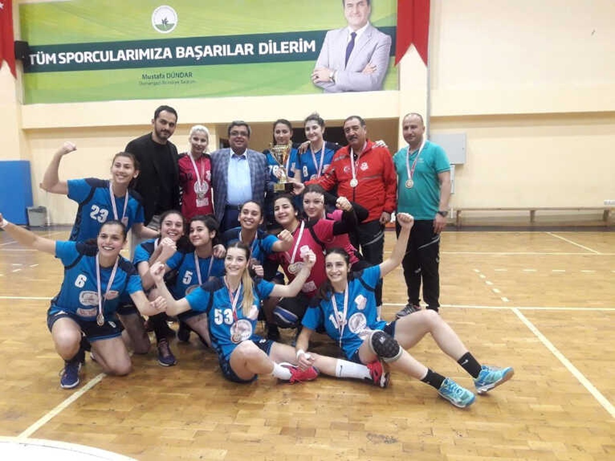 Muratpaşa\'nın Gençleri Namağlup Şampiyon