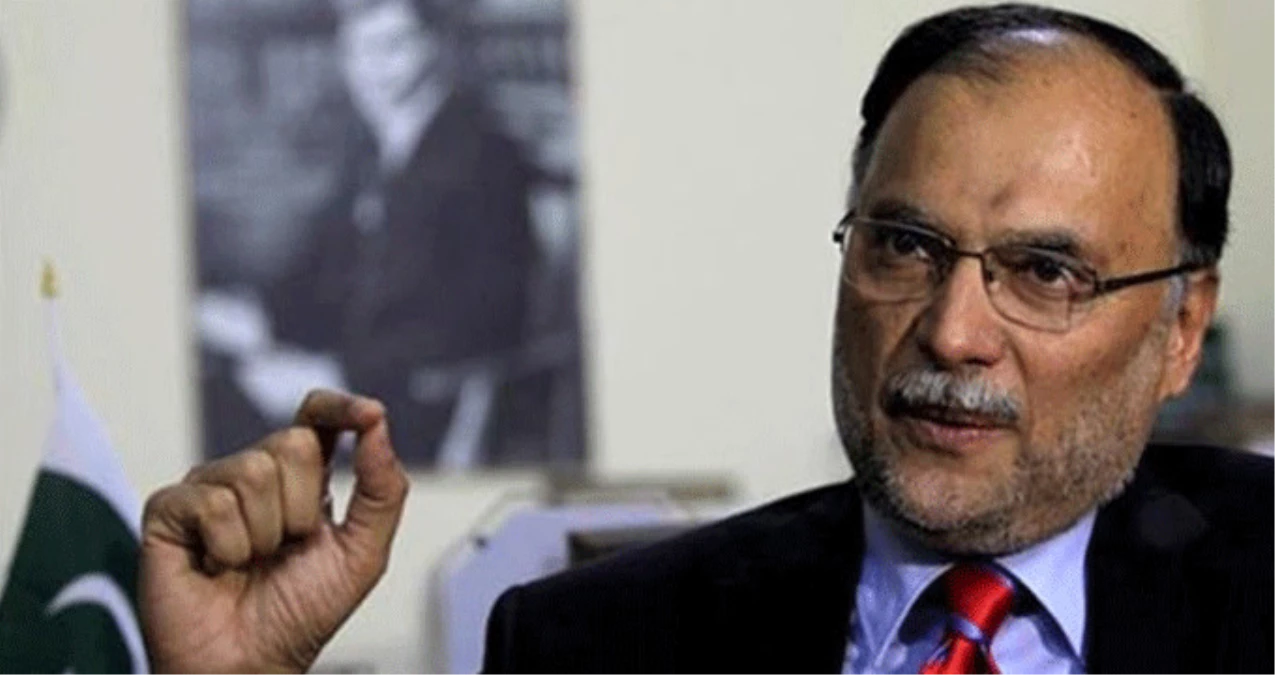 Pakistan İçişleri Bakanı\'na Silahlı Saldırı! Mitingde Omzundan Vuruldu
