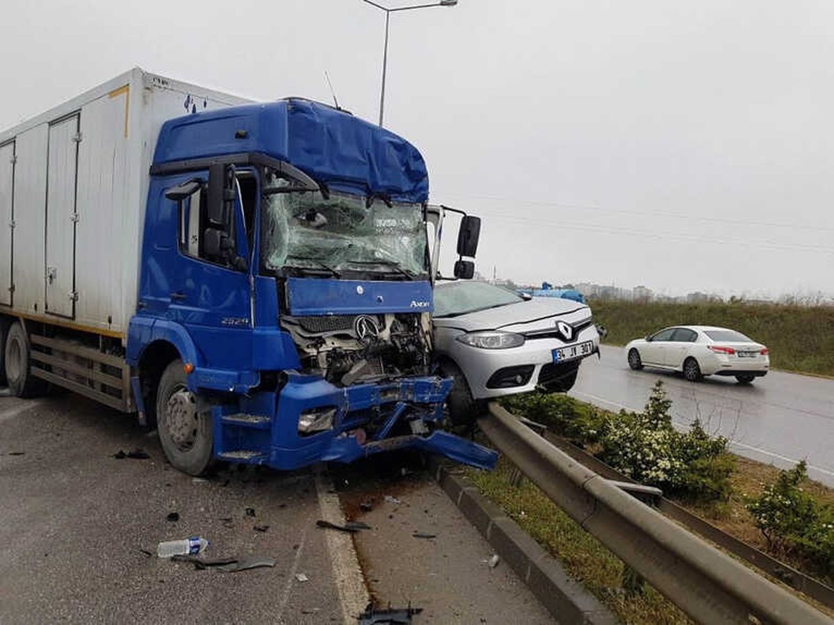 Samsun\'da Trafik Kazası: 3 Yaralı