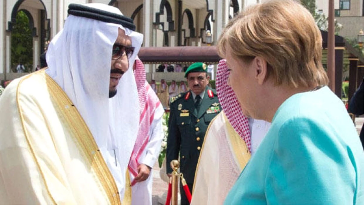 Suudi Kral Merkel\'e, Almanya\'da Kadınların Kaç Yıldır Otomobil Kullandığını Sormuş