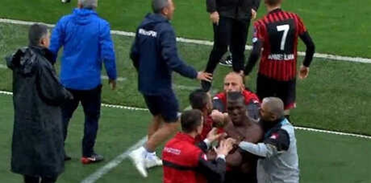 Takım Arkadaşları Pogba\'ya Saldırdı!