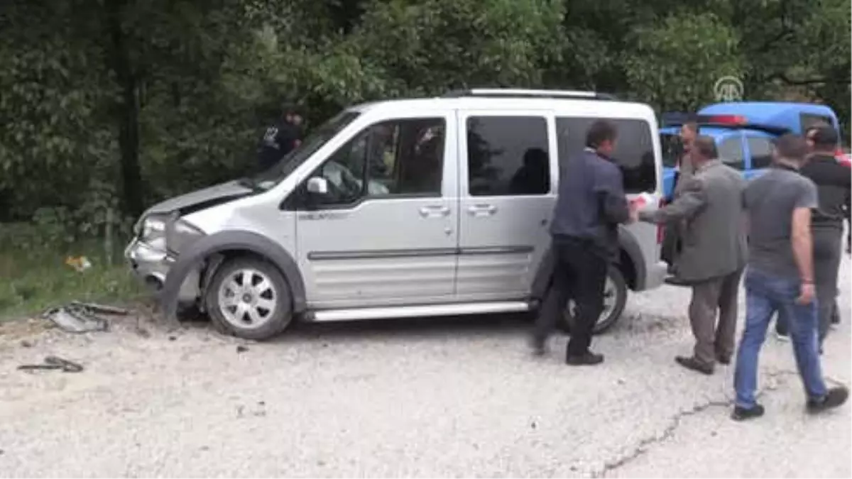 Ticari Araçla Otomobil Çarpıştı: 10 Yaralı