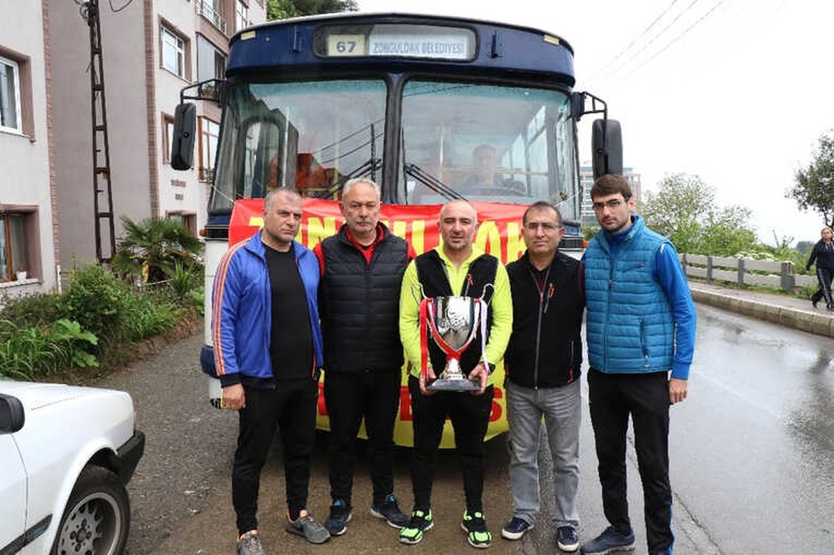 Türkiye 2.\'si Sarayspor Polis Eşliğinde Şehir Turu Attı