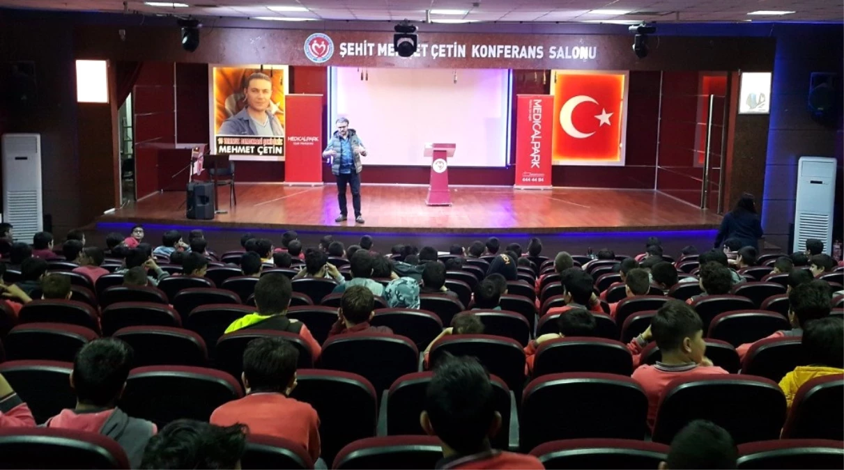 Uşak Üniversitesi Öğrencileri \'Bilinçli Nesil Güzel Gelecek\' Adlı Bir Takım Etkinlik Düzenledi