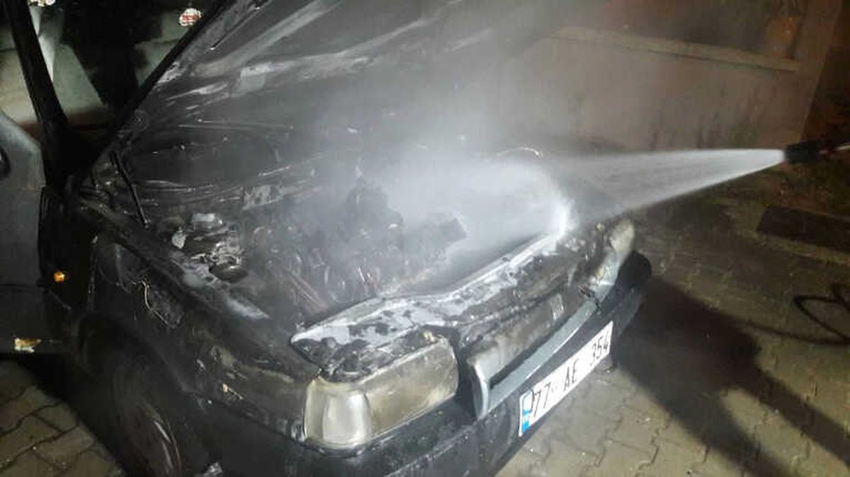 Yalova\'da Araç Yangını