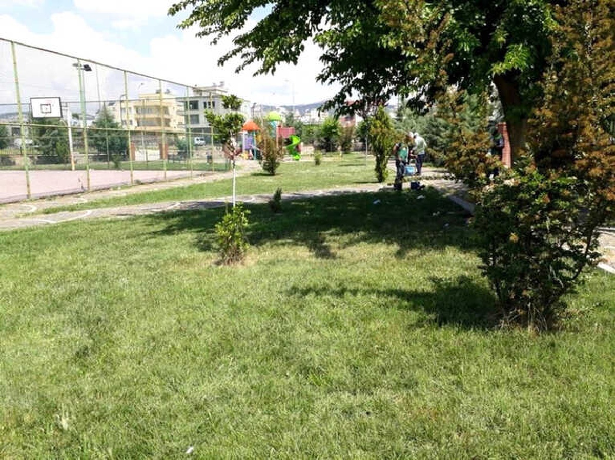 100. Yıl Parkında Bakım Onarım Seferberliği Yapıldı