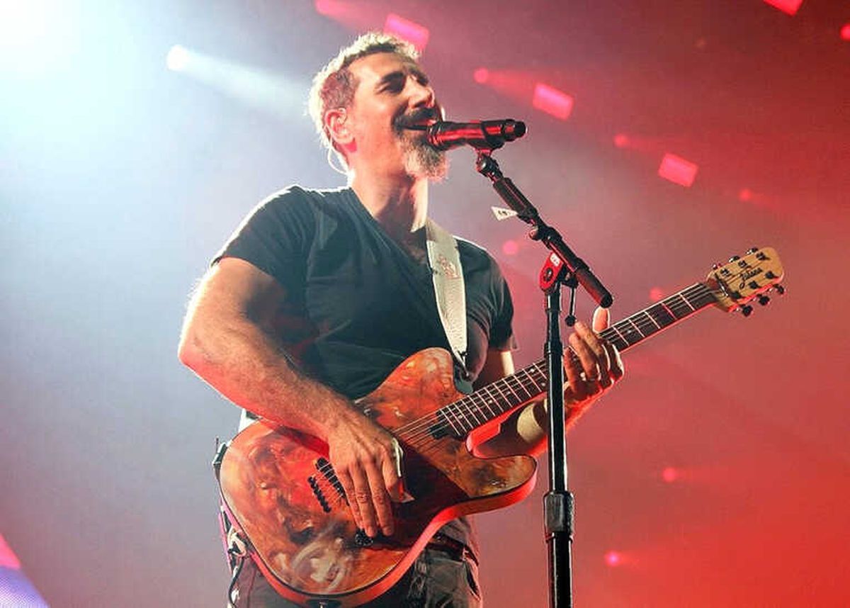 ABD\'li Şarkıcı Serj Tankian\'dan Ermenistan\'daki Protestolara Destek