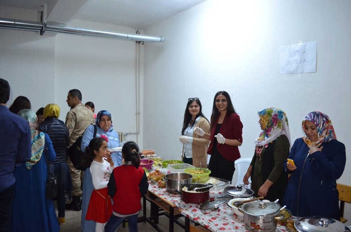 Adilcevaz\'da Okul Yararına Kermes Düzenlendi