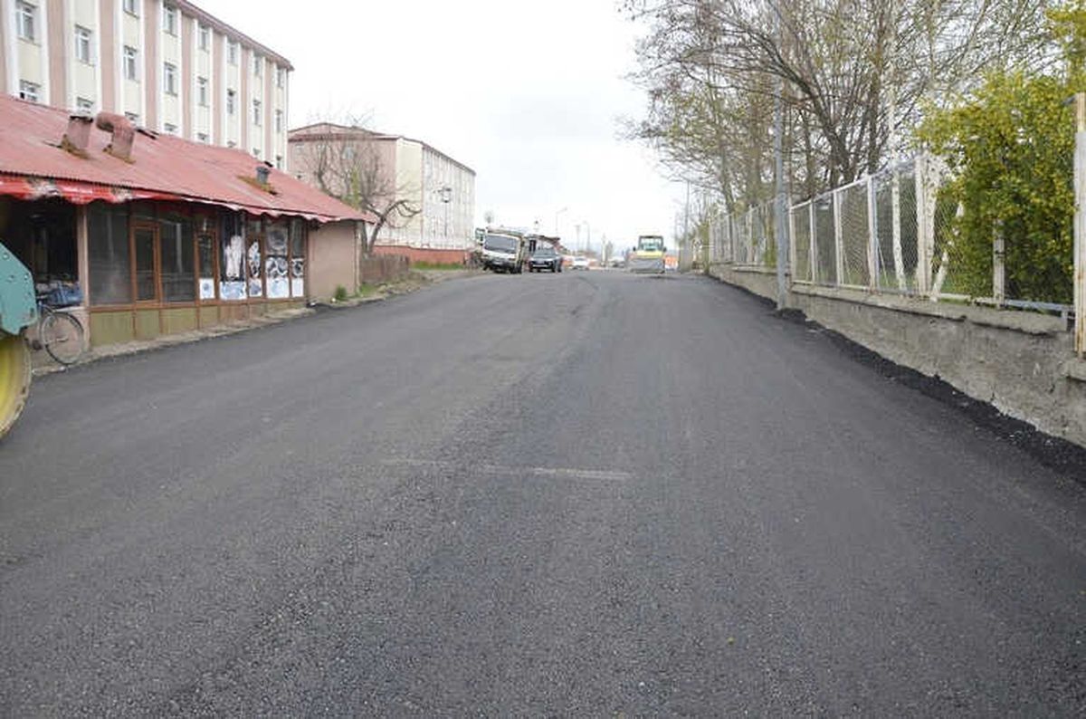 Ağrı\'da Asfaltlama Çalışmaları Devam Ediyor