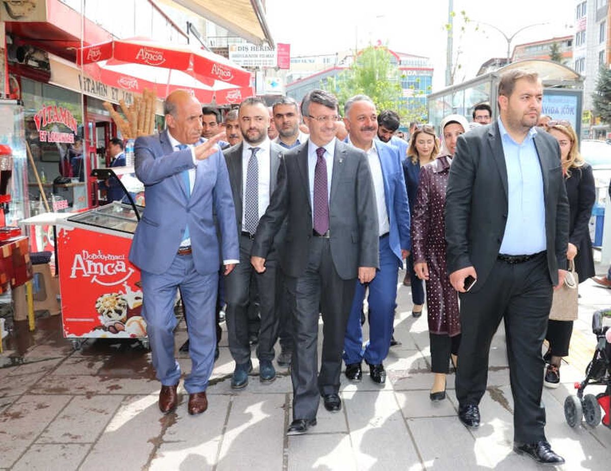 AK Parti Aday Adaylarından Esnaf Ziyareti