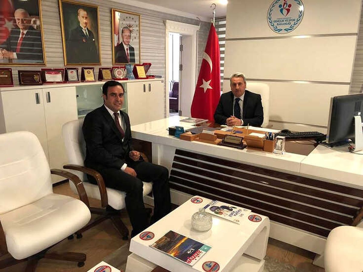 Arif Karadağ\'dan Ghsi Müdürü Taşkesenligil\'e Ziyaret