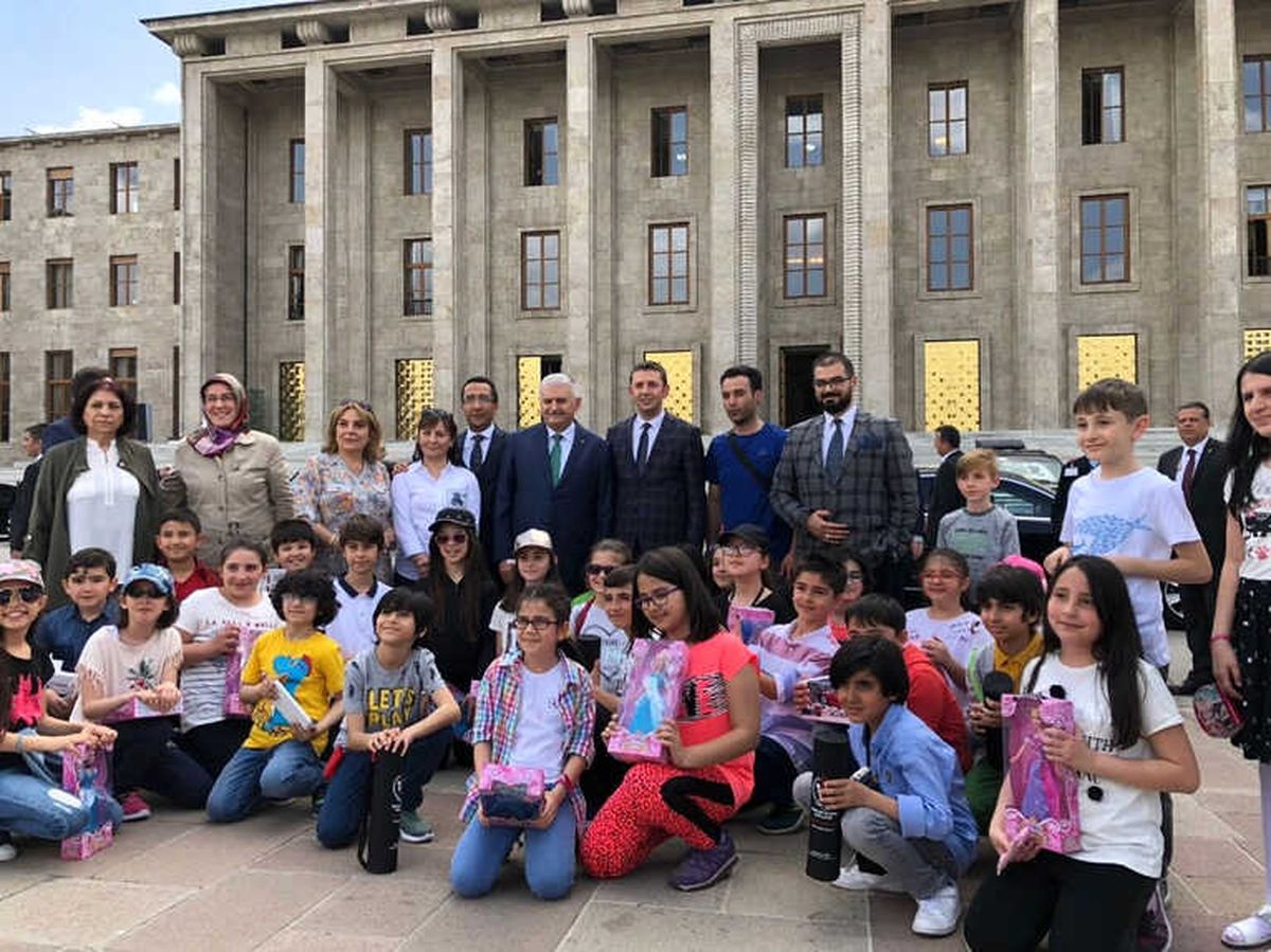 Atatürk Üniversitesi Özel Vakıf Okullarına Başbakan Jesti