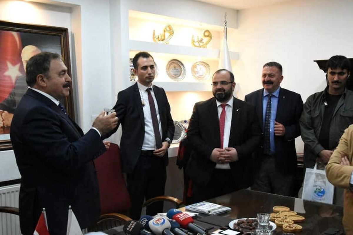 Bakan Eroğlu: "Çatı Adayı Kurmak İstediler Çatı Çöktü"