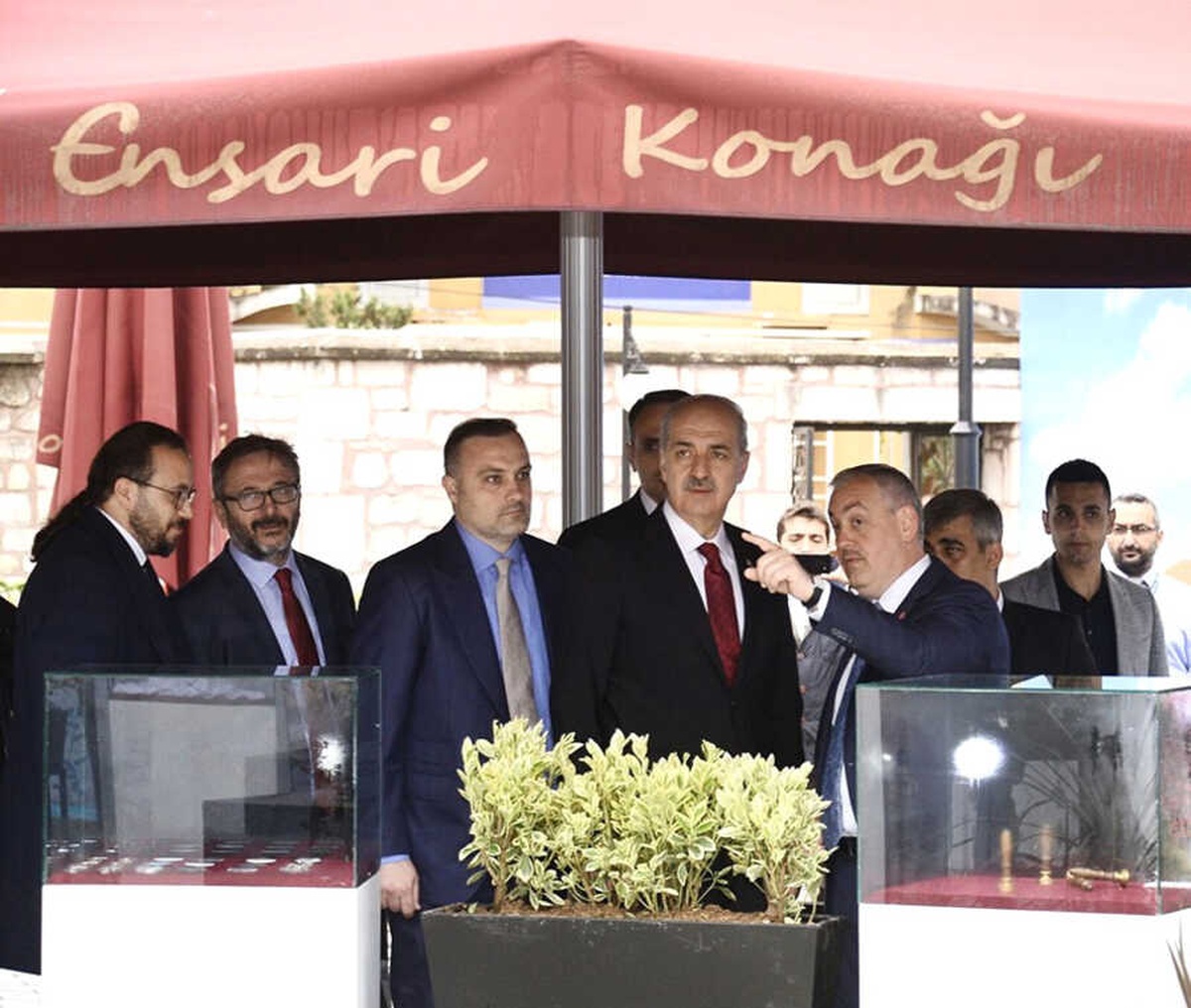 Bakan Kurtulmuş Eyüp Sultan Tarihi Merkez Yönetimi (Estam) Projesi\'nin Tanıtım Toplantısına Katıldı