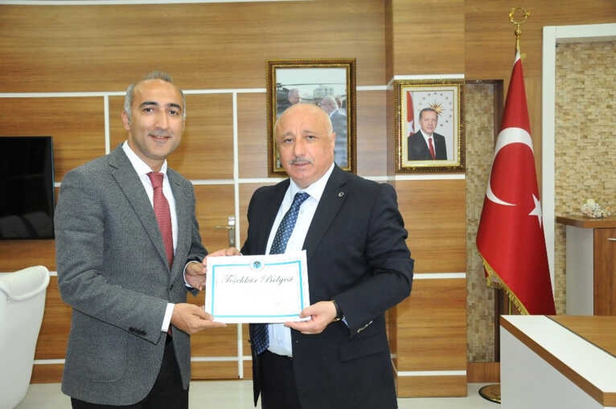Batman\'ın Kentleşme Süreci" Çalışmasına Rektör Durmuş\'tan Ödül