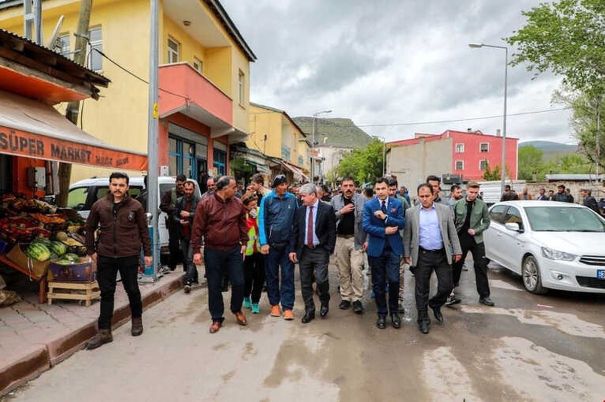 Digorlular Vali Doğan\'ı Bağrına Bastı