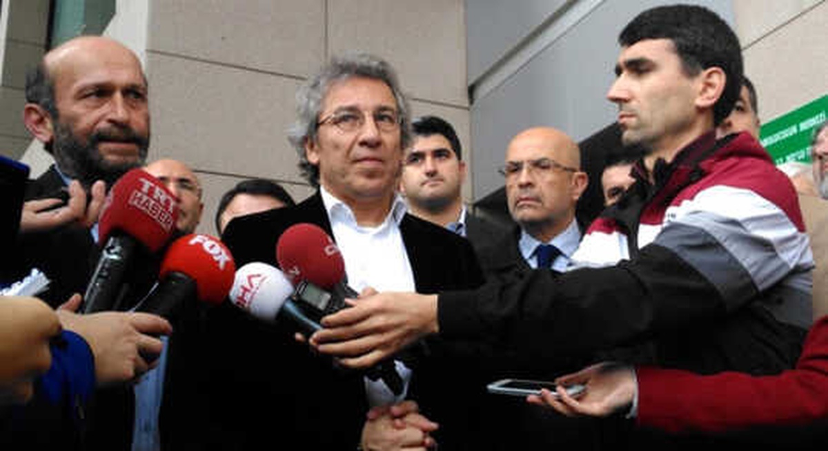Gül ve Dündar\'ın Yeniden Yargılanmasına Başlandı