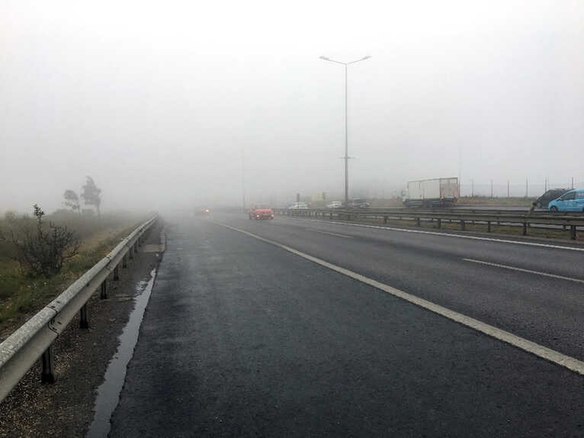 İstanbul\'a Çöken Yoğun Sis Sürücülere Zor Anlar Yaşattı